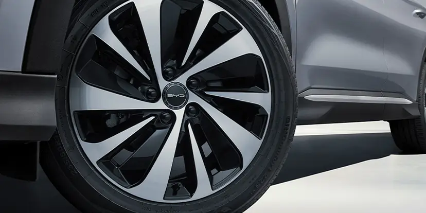 Rodas esportivas com design de ondas furiosas