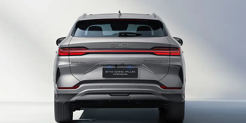 Luz traseira com design inspirado nas ondas e no reflexo das estrelas