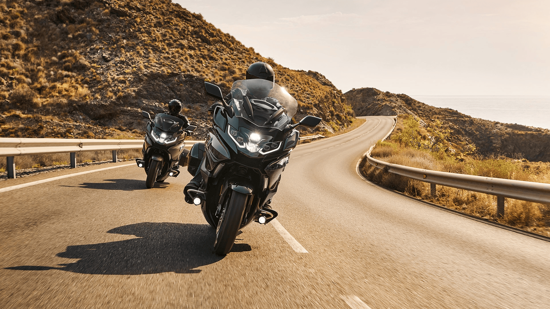 imagem motos na estarda