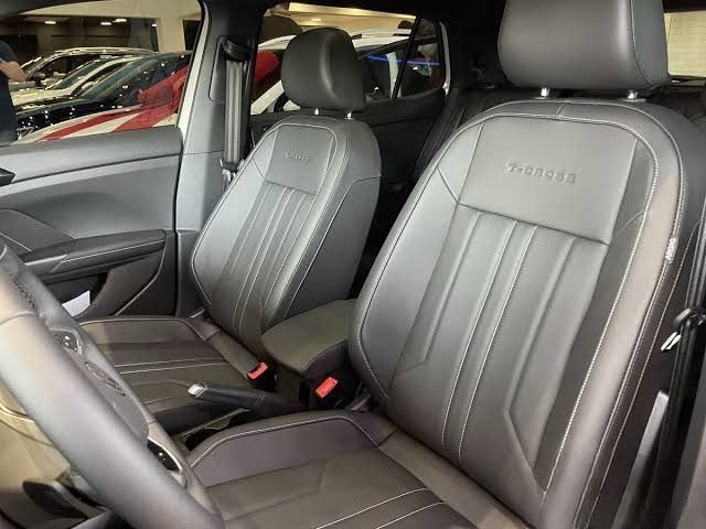 Banco de Couro Simples a partir: