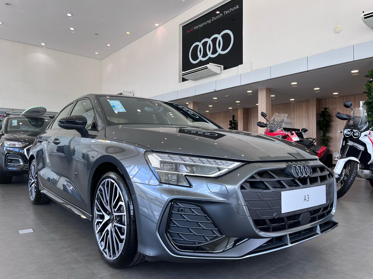 A3 Sed. Perform. Black 2.0 TFSI S-tronic