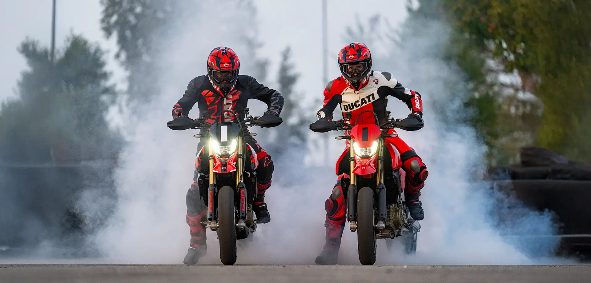 banner Hypermotard 698 Mono