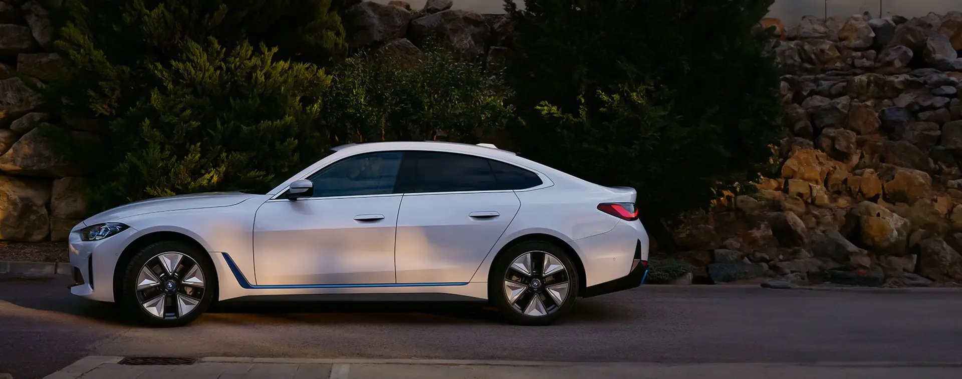 PRIMEIRO GRAN COUPÉ TOTALMENTE ELÉTRICO.