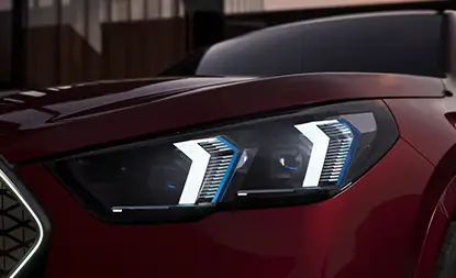 Faróis dianteiros em LED.