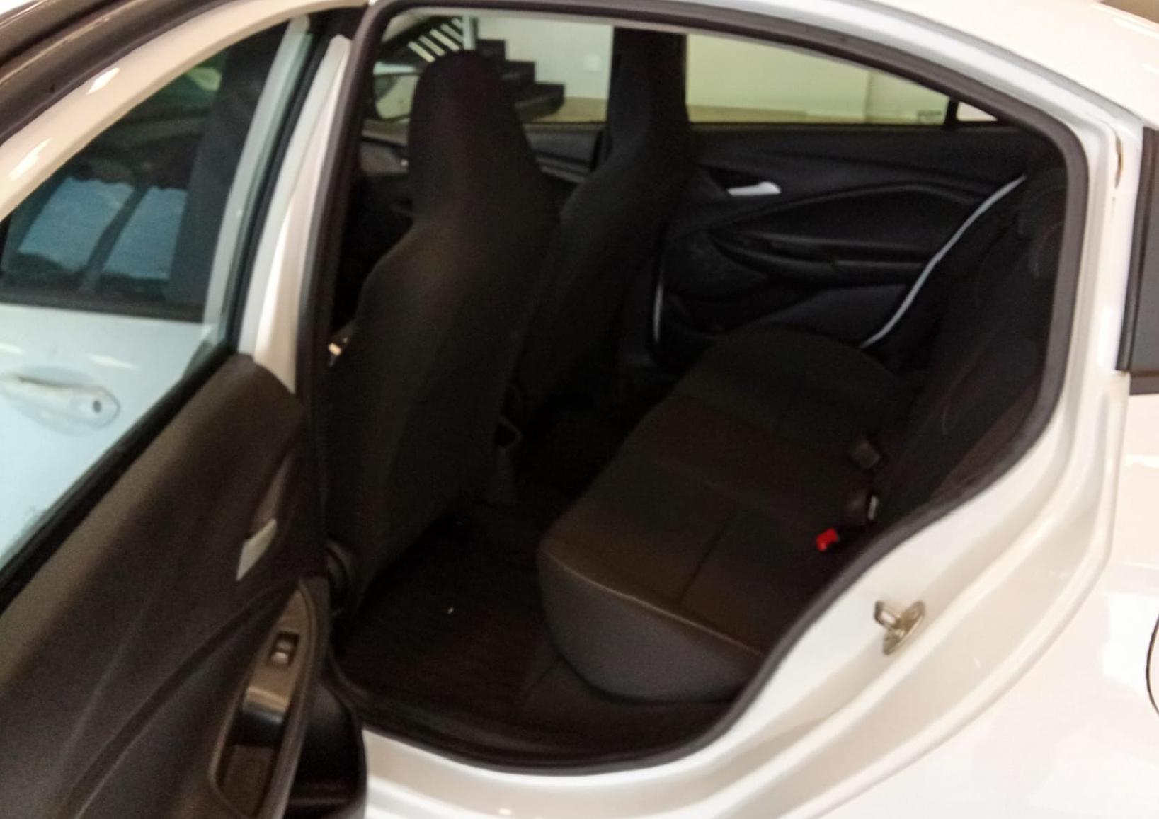 ONIX SEDAN Plus LT 1.0 12V TB Flex Mec.