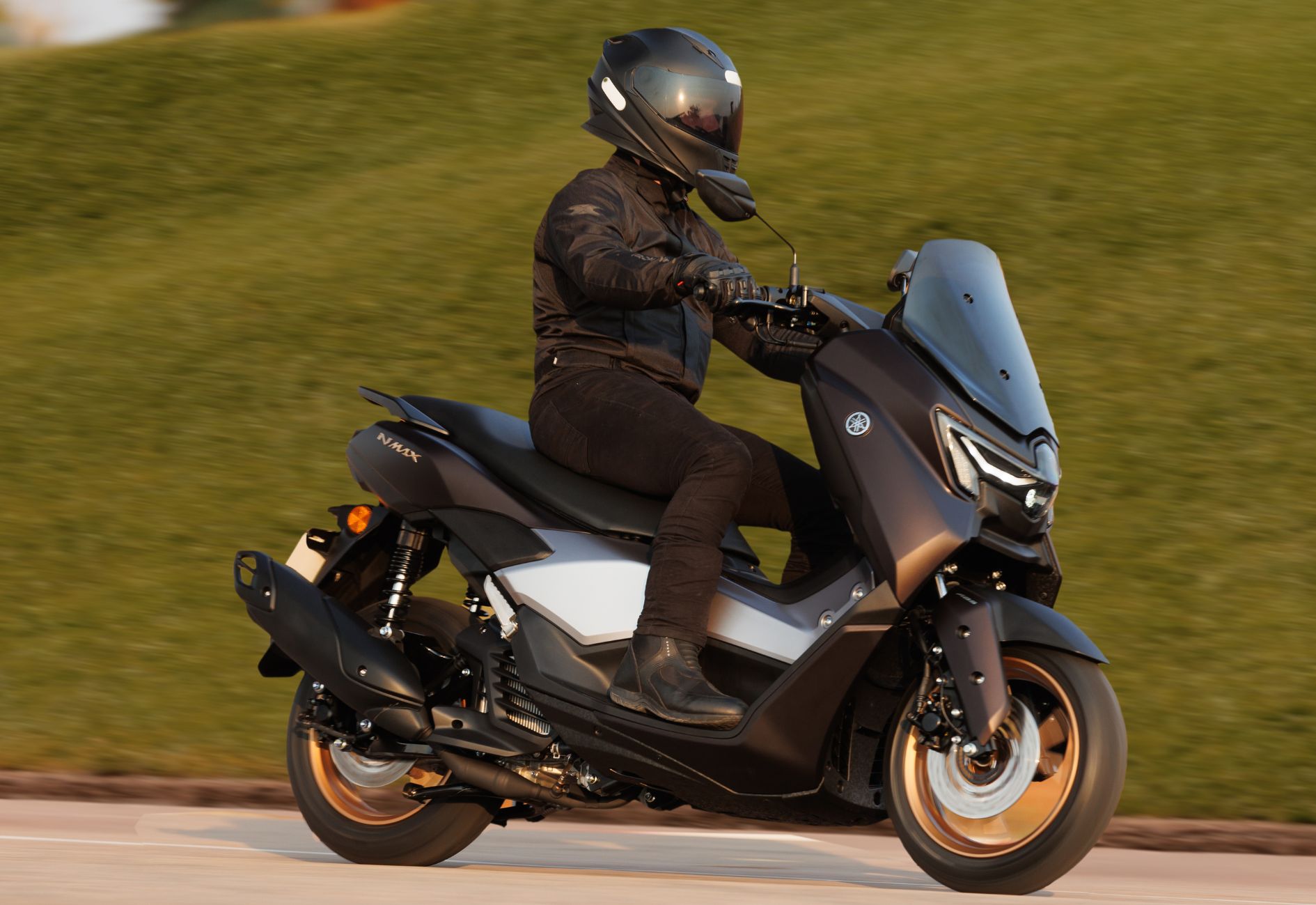 セント 新車 24 KAWASAKI Ninja ZX−4RRはとや(HATOYA)-スペック詳細