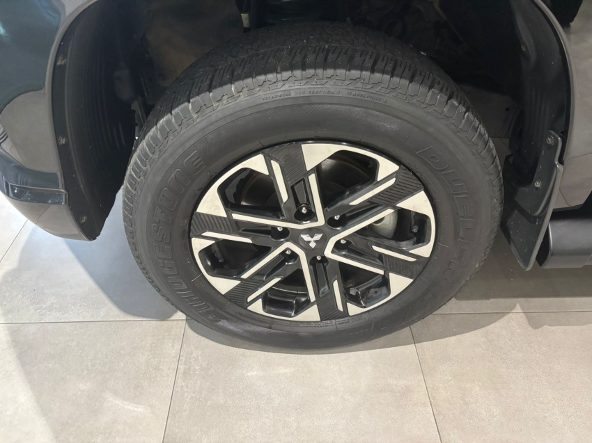 Mitsubishi-L200 TRITON-2.4 16V TURBO DIESEL SPORT HPE-S CD 4P 4X4 AUTOMÁTICO