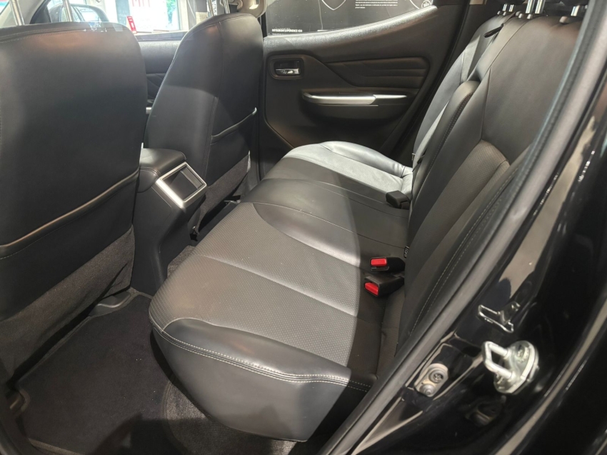 Mitsubishi-L200 TRITON-2.4 16V TURBO DIESEL SPORT HPE-S CD 4P 4X4 AUTOMÁTICO