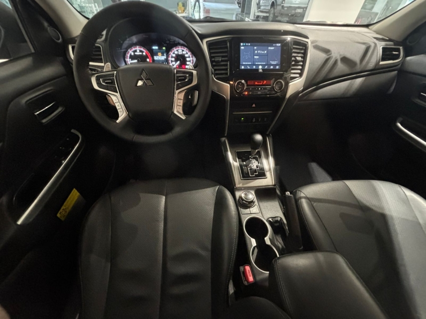 Mitsubishi-L200 TRITON-2.4 16V TURBO DIESEL SPORT HPE-S CD 4P 4X4 AUTOMÁTICO
