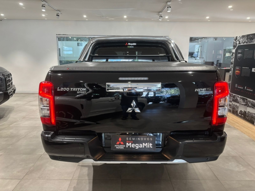 Mitsubishi-L200 TRITON-2.4 16V TURBO DIESEL SPORT HPE-S CD 4P 4X4 AUTOMÁTICO