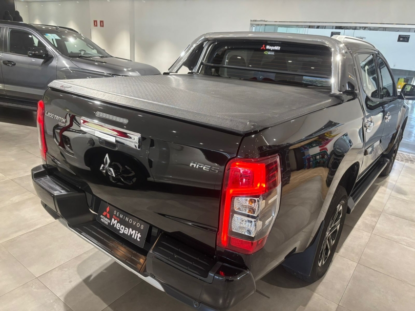 Mitsubishi-L200 TRITON-2.4 16V TURBO DIESEL SPORT HPE-S CD 4P 4X4 AUTOMÁTICO