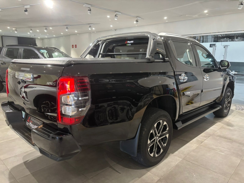 Mitsubishi-L200 TRITON-2.4 16V TURBO DIESEL SPORT HPE-S CD 4P 4X4 AUTOMÁTICO
