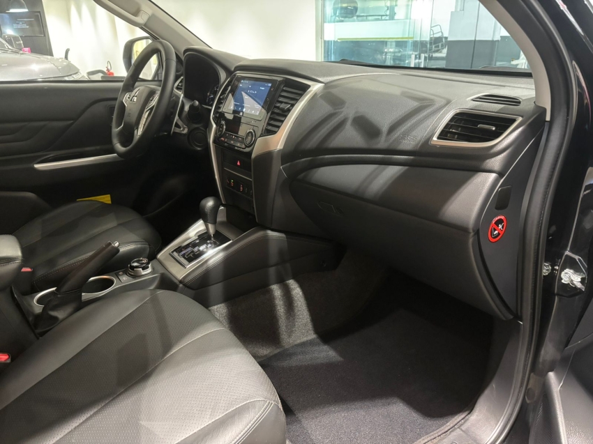 Mitsubishi-L200 TRITON-2.4 16V TURBO DIESEL SPORT HPE-S CD 4P 4X4 AUTOMÁTICO