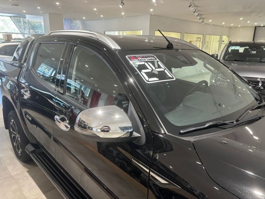 Mitsubishi-L200 TRITON-2.4 16V TURBO DIESEL SPORT HPE-S CD 4P 4X4 AUTOMÁTICO