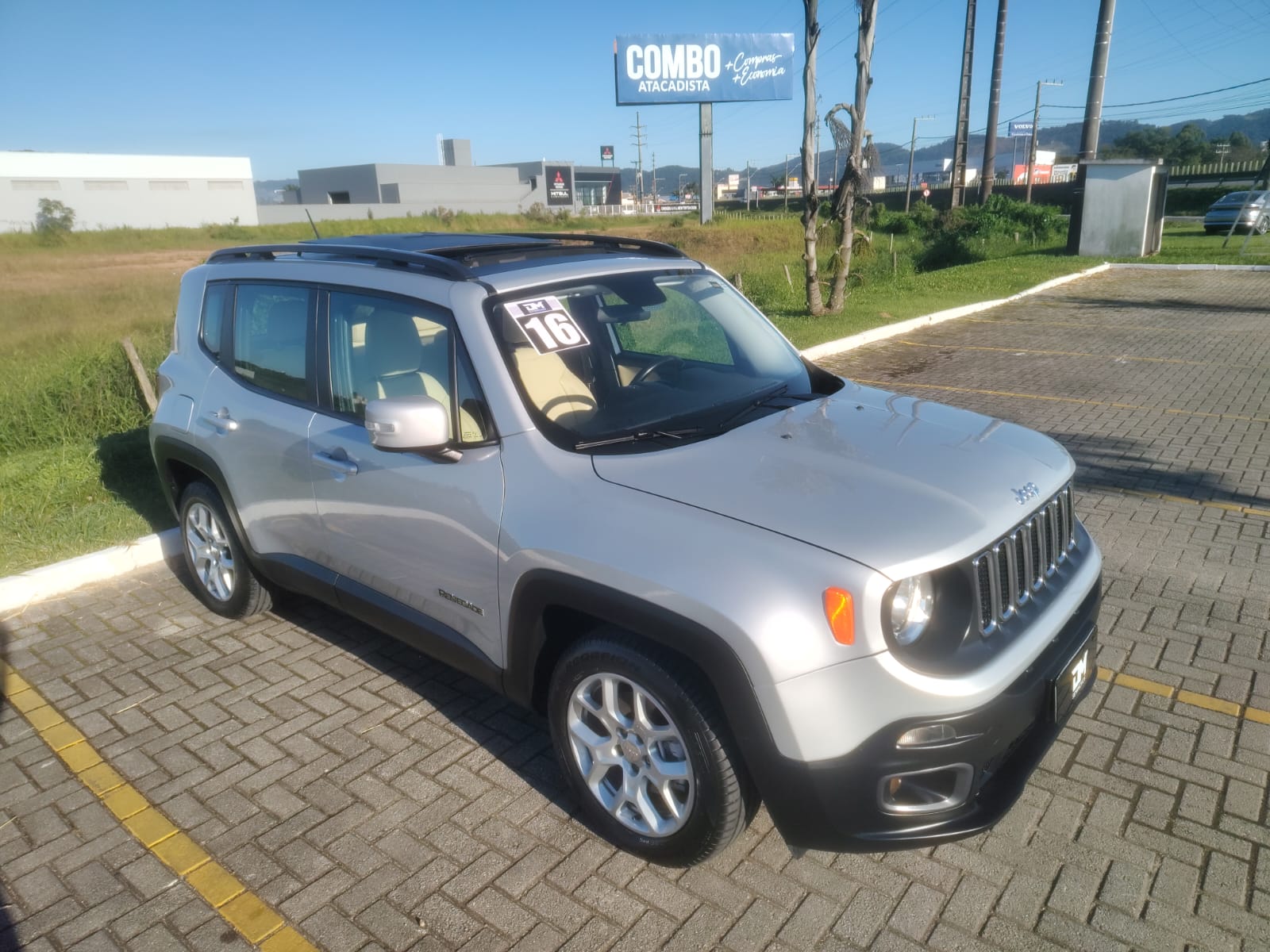 Renegade Longitude 1.8 4x2 Flex 16V Aut.