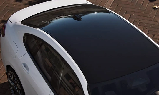 Um teto. Muitas combinações de cores.