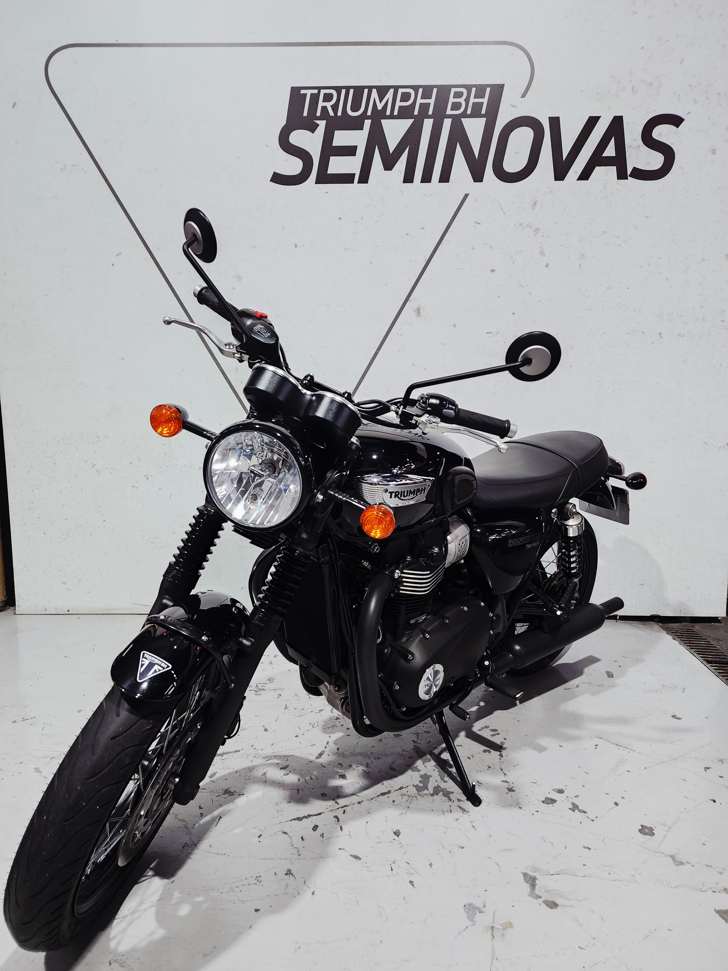 TRIUMPH-BONNEVILLE-BONNEVILLE T100 BLACK