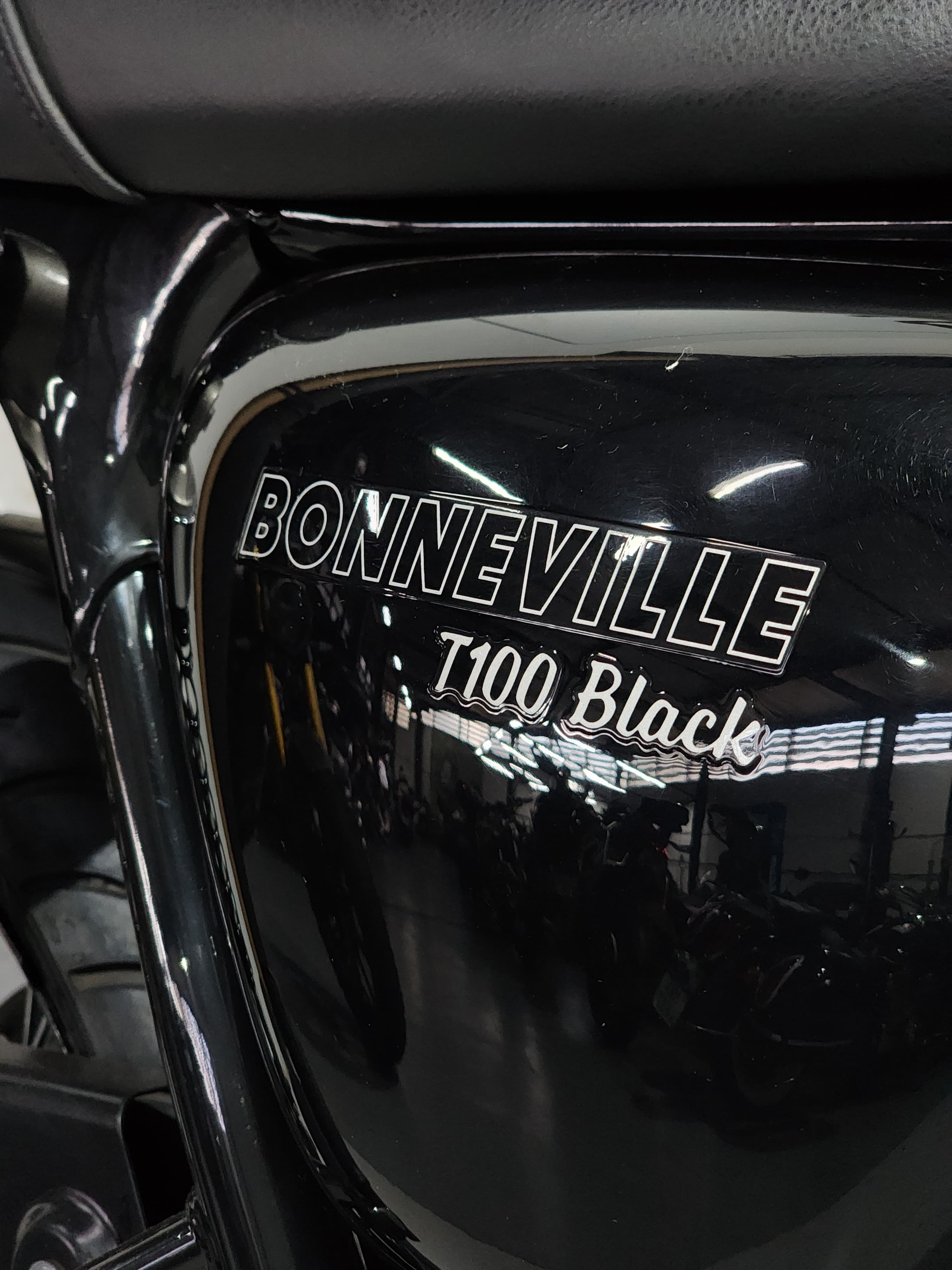 TRIUMPH-BONNEVILLE-BONNEVILLE T100 BLACK