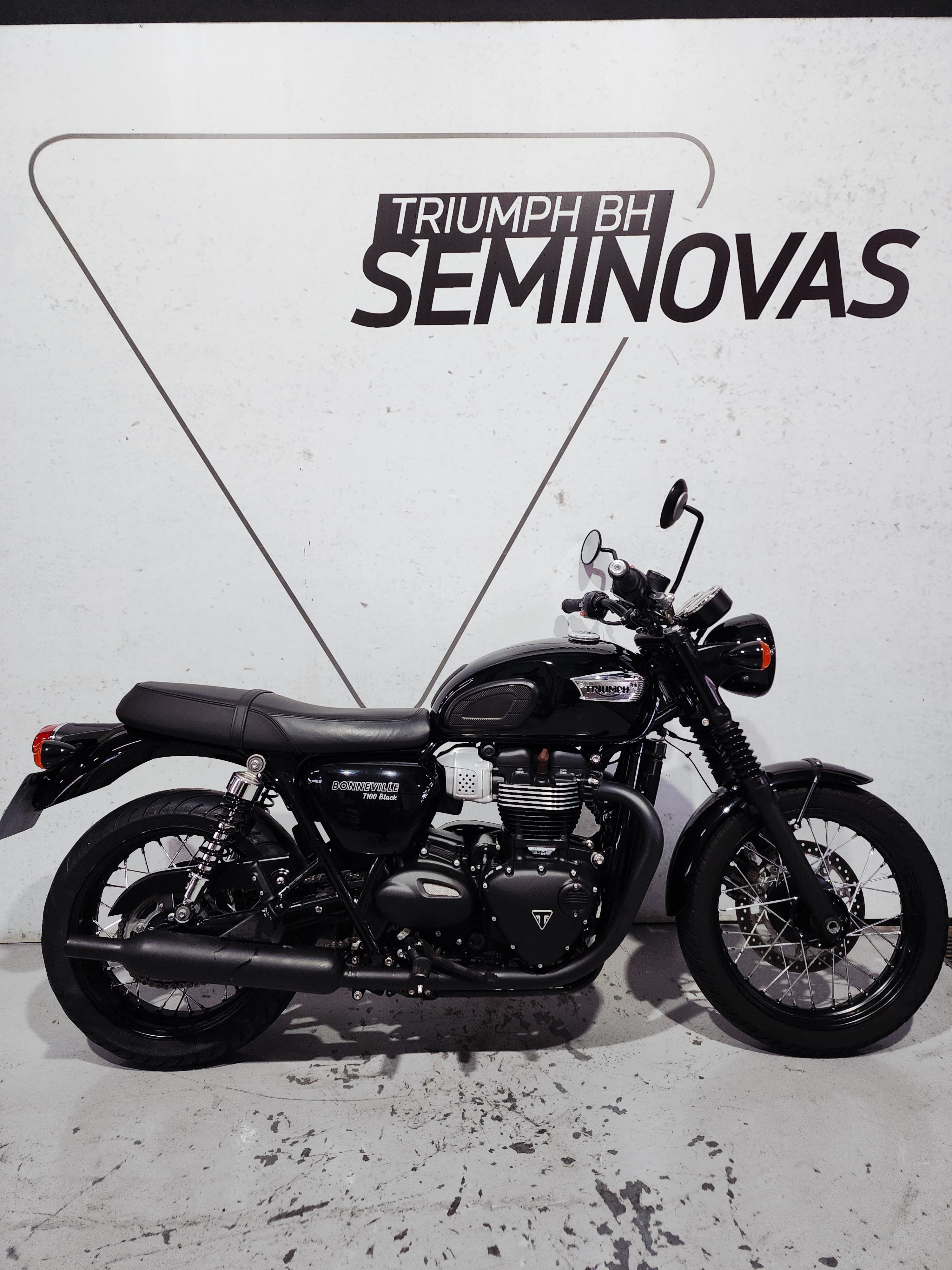 BONNEVILLE T100 BLACK