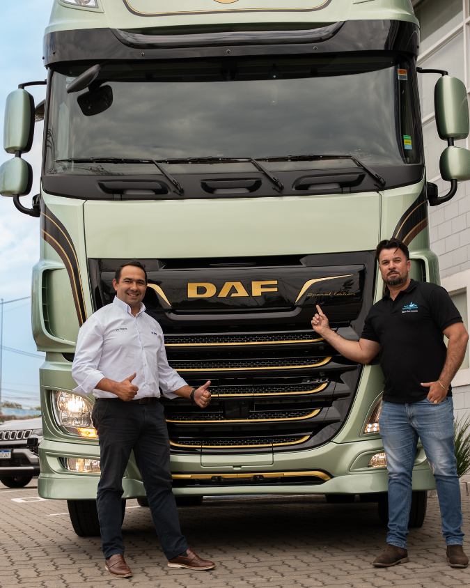 Via Trucks realiza entrega da Série Especial FENATRAN para a Transportadora Visar