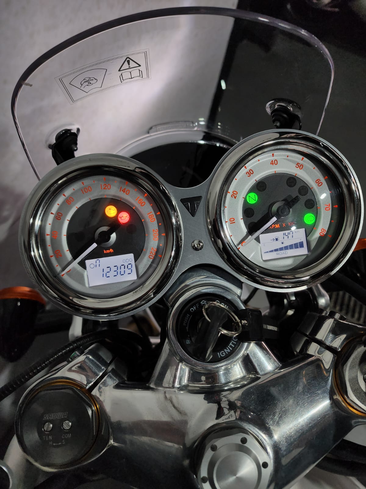 TRIUMPH-THRUXTON-THRUXTON R 1200cc