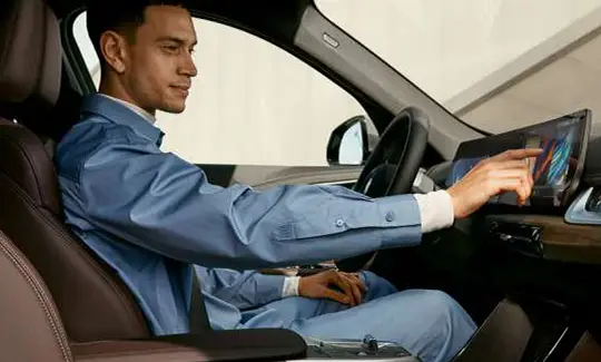 DESTAQUES DIGITAIS DO NOVO BMW iX1.