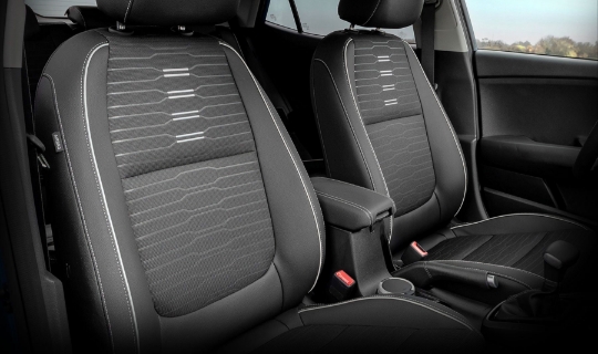 Bancos dobráveis e rebatíveis