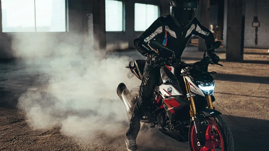 imagem Todos querem pilotar.