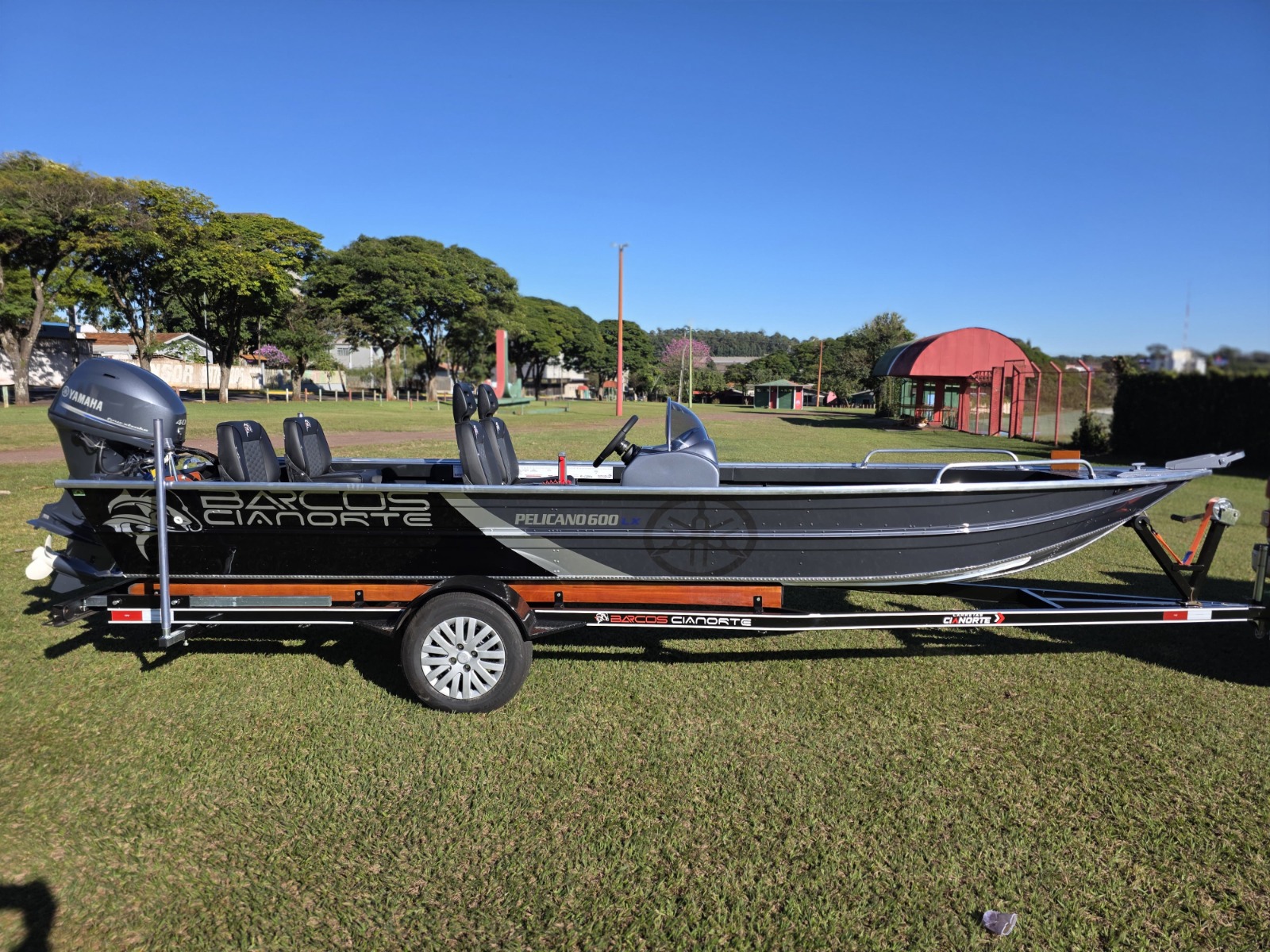 Lancha Cianorte Pelicanos 600LX com Motor Yamaha F40HP