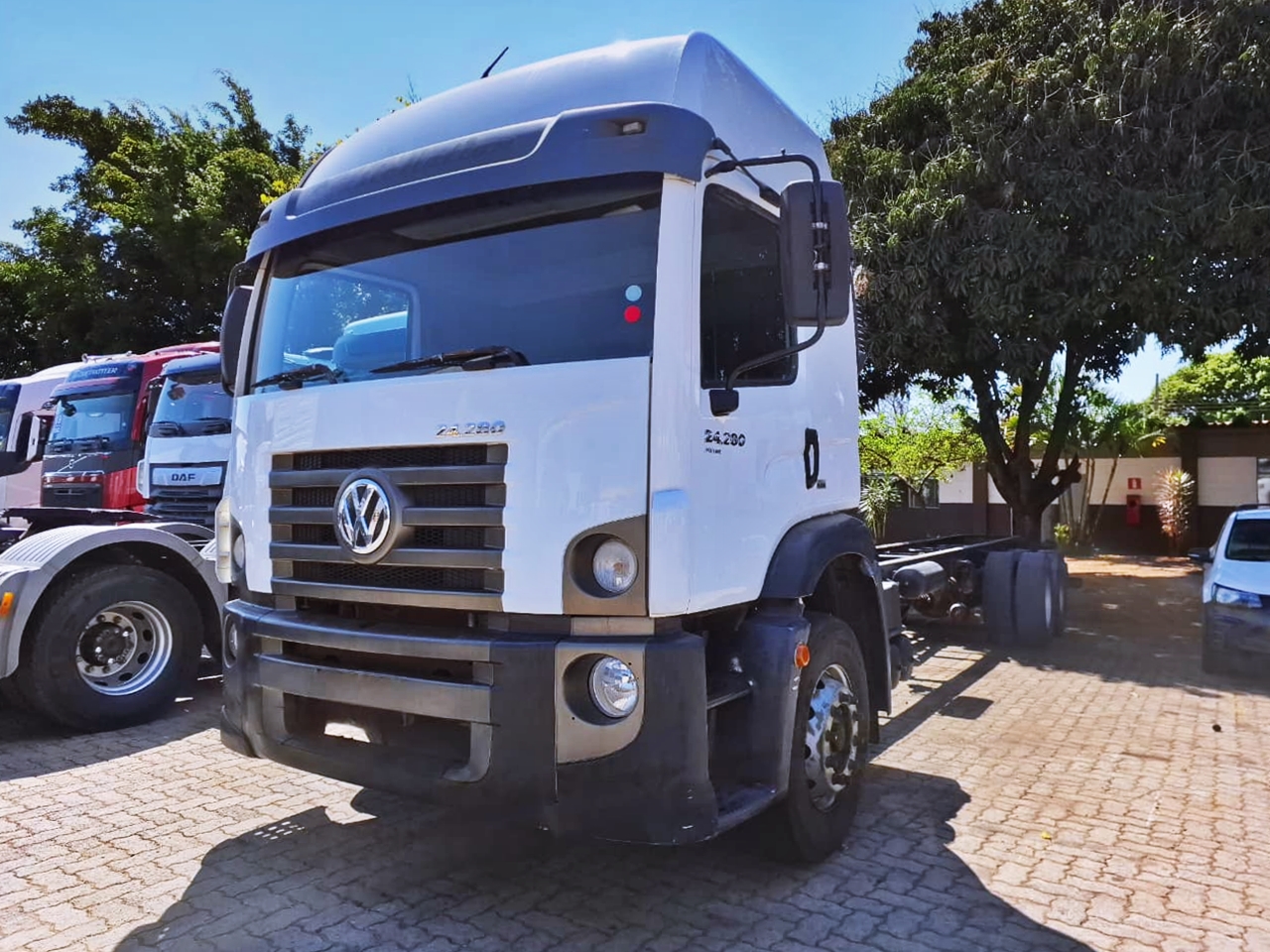 VOLKSWAGEN-24-280-24-280 E Constel. 6x2 2p (diesel)(E5)