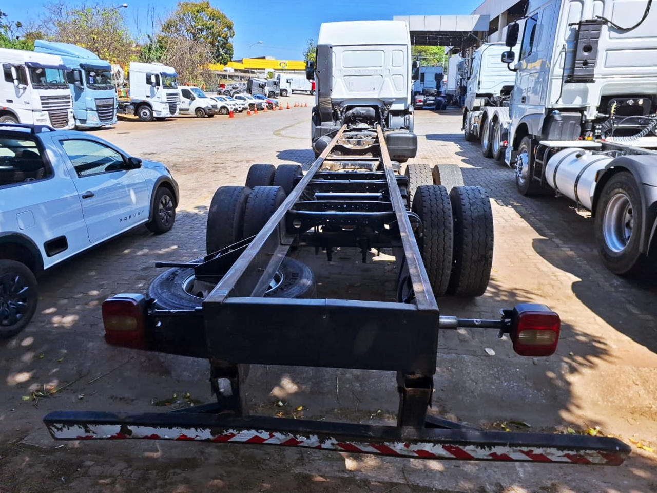 VOLKSWAGEN-24-280-24-280 E Constel. 6x2 2p (diesel)(E5)