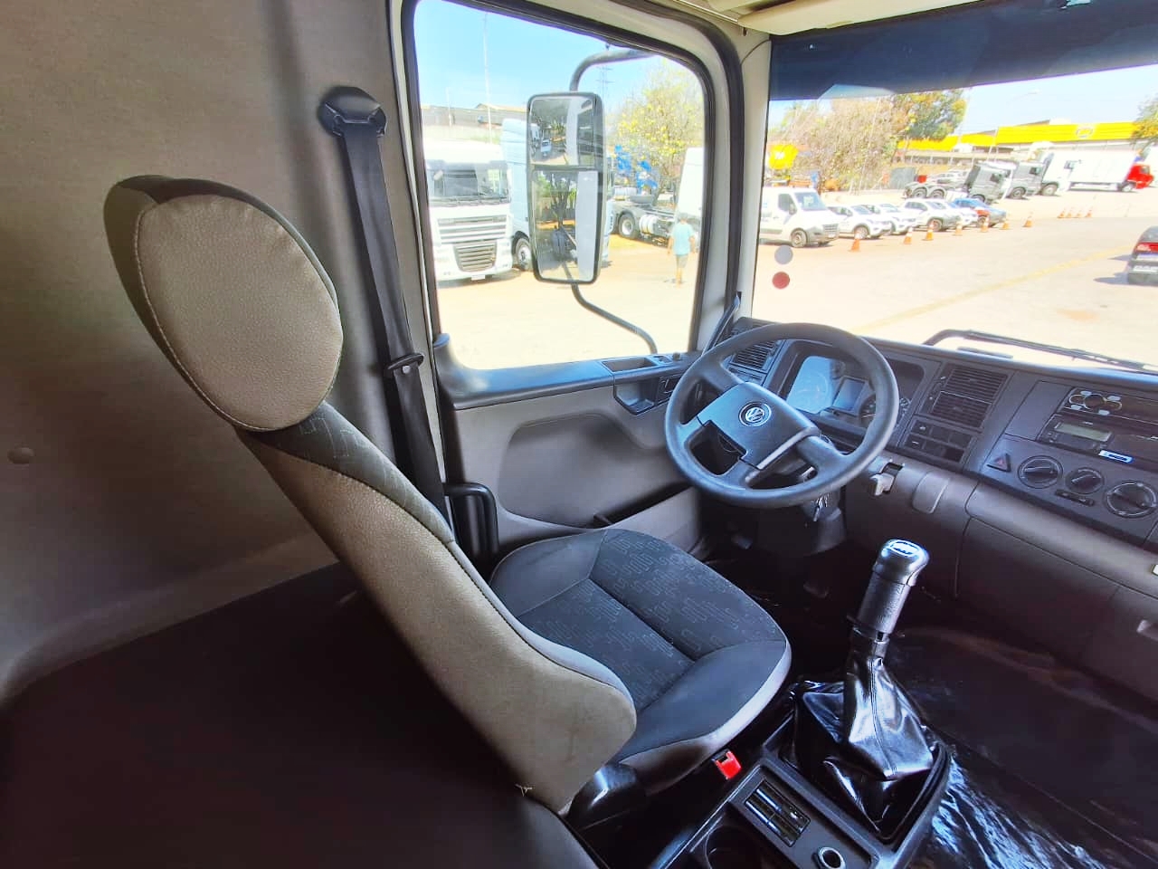 VOLKSWAGEN-24-280-24-280 E Constel. 6x2 2p (diesel)(E5)