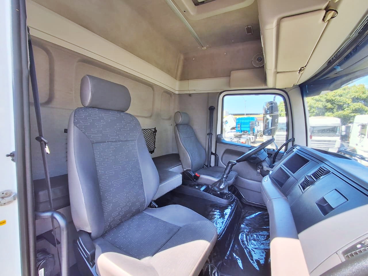 VOLKSWAGEN-24-280-24-280 E Constel. 6x2 2p (diesel)(E5)