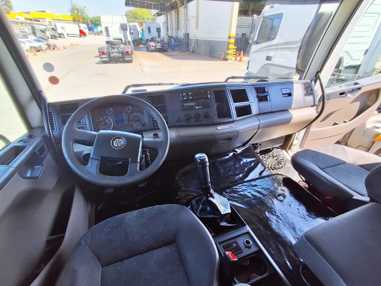 VOLKSWAGEN-24-280-24-280 E Constel. 6x2 2p (diesel)(E5)