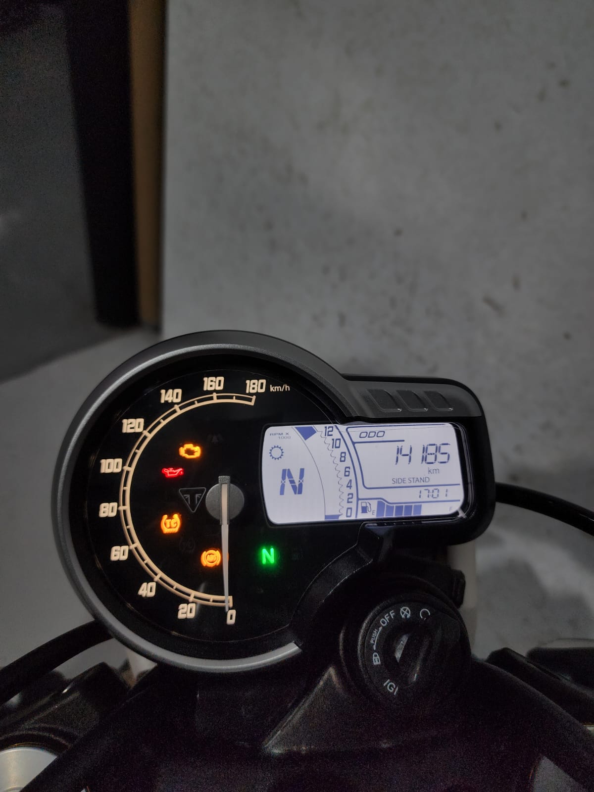 TRIUMPH-SCRAMBLER-SCRAMBLER 400X