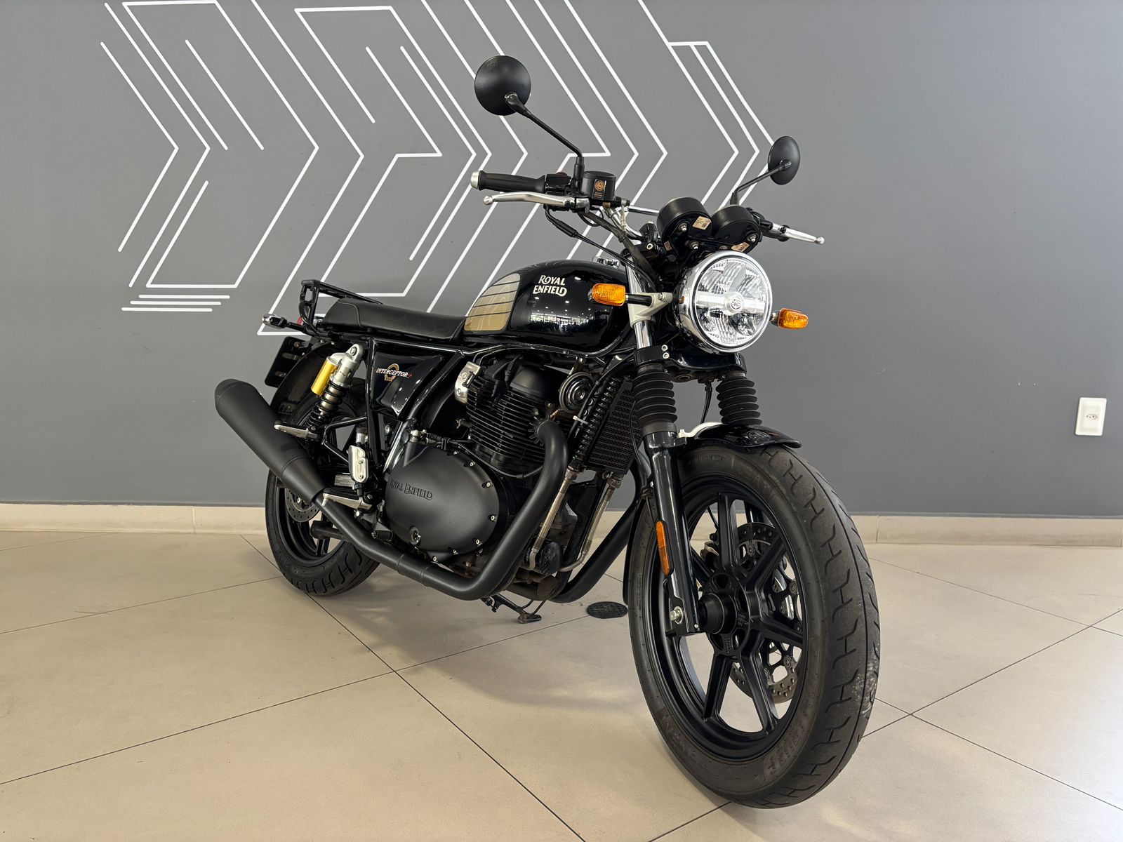 INTERCEPTOR 650 BLACK PEARL