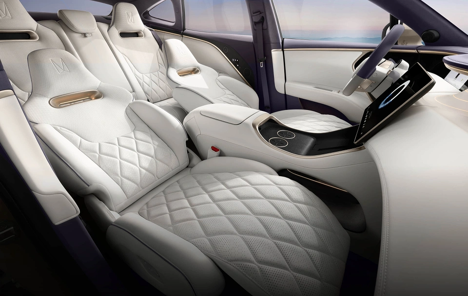 Assentos duplos Zero-Gravity na primeira fila