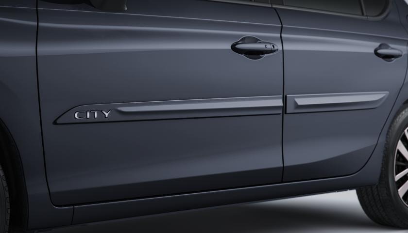 Frisos de portas com logo cromado - New City Sedan