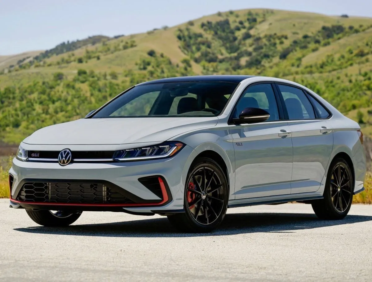 Volkswagen Jetta GLI 2026: sedã esportivo chega ao Brasil