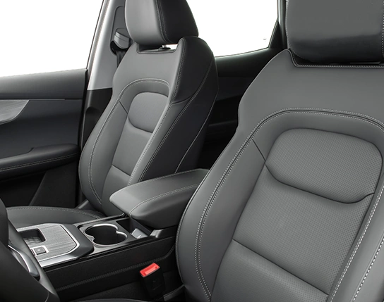 Console central frontal com apoio de braço e porta copos.