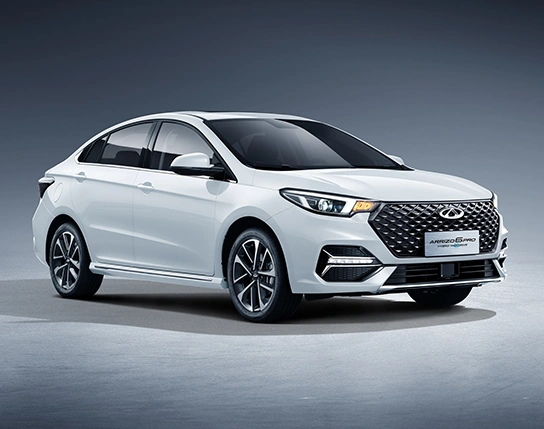 Retrovisores externos elétricos com rebatimento elétrico e aquecimento (antiembaçante).