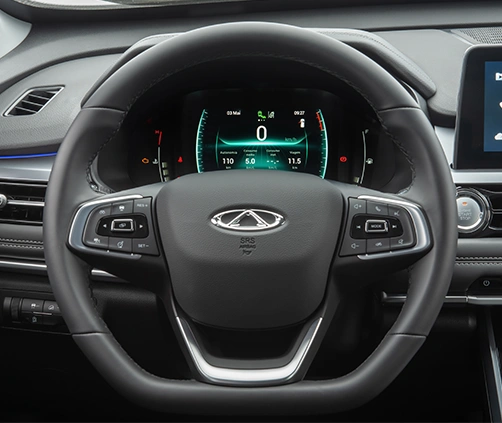 Direção elétrica (EPS) com volante esportivo multifuncional.