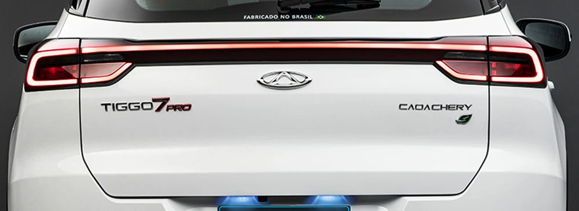 Lanternas traseiras com moldura integrada