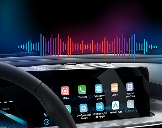 Comando de voz inteligente: Integrado à funções do veículo.