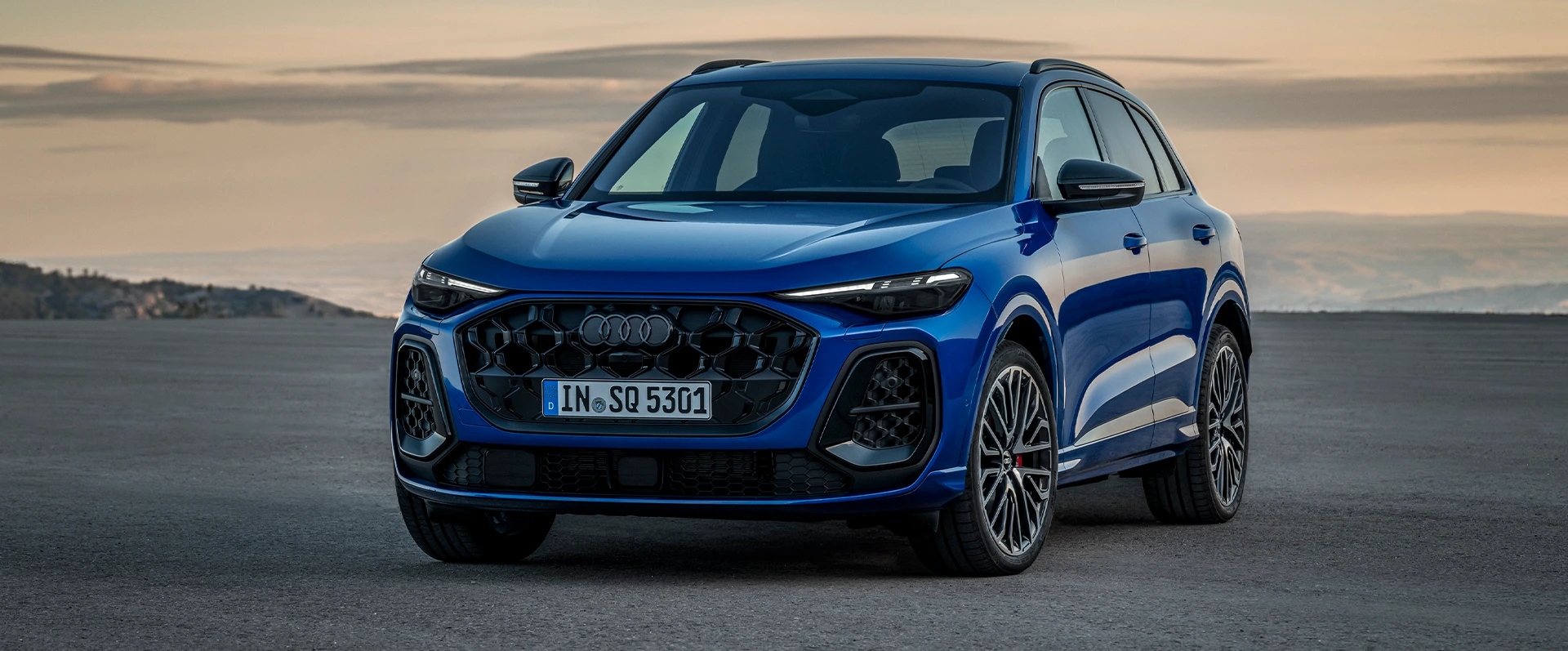 Vista frontal do Audi SQ5 SUV