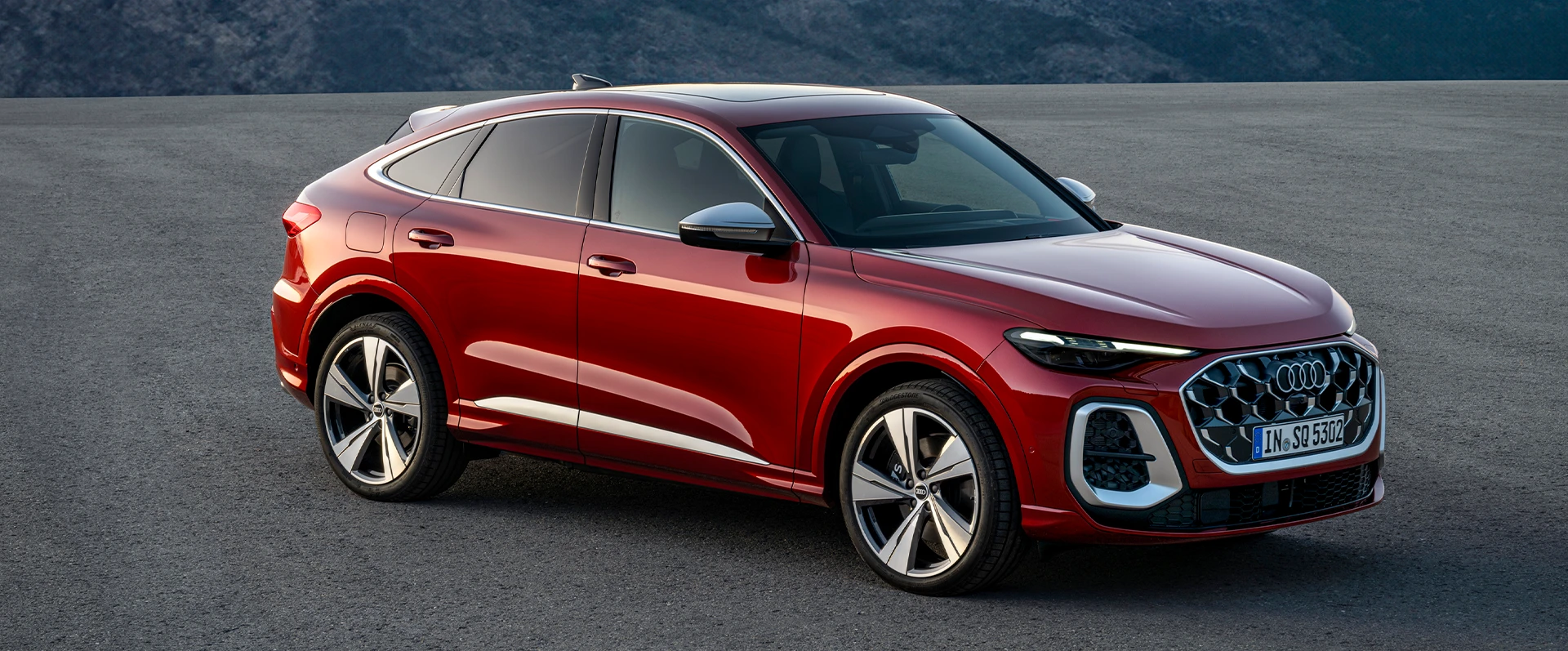 Vista lateral do Audi SQ5 Sportback