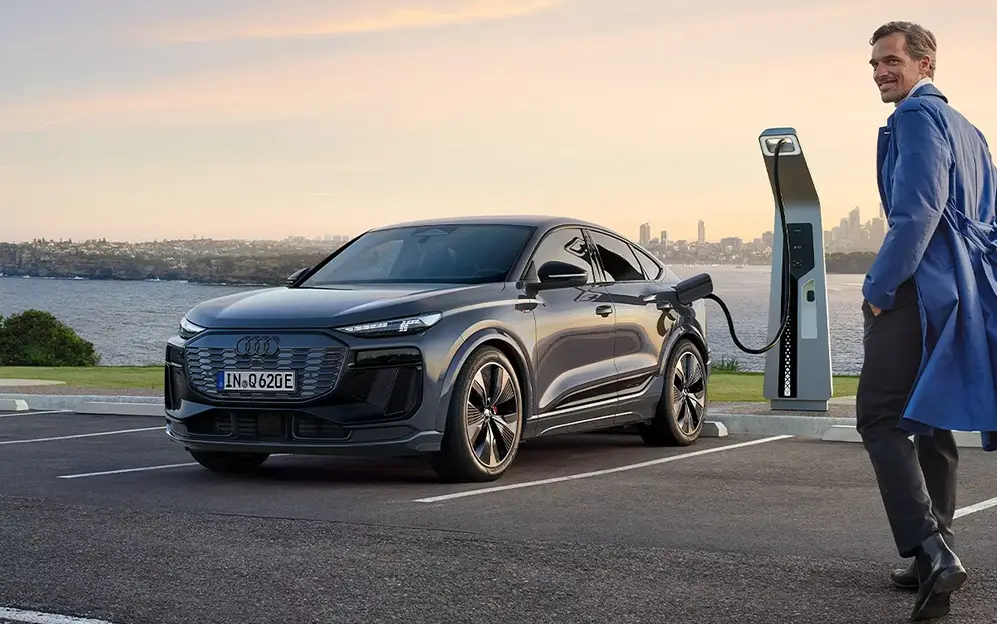 Modelo Audi Q6 Sportback e-tron em carregamento