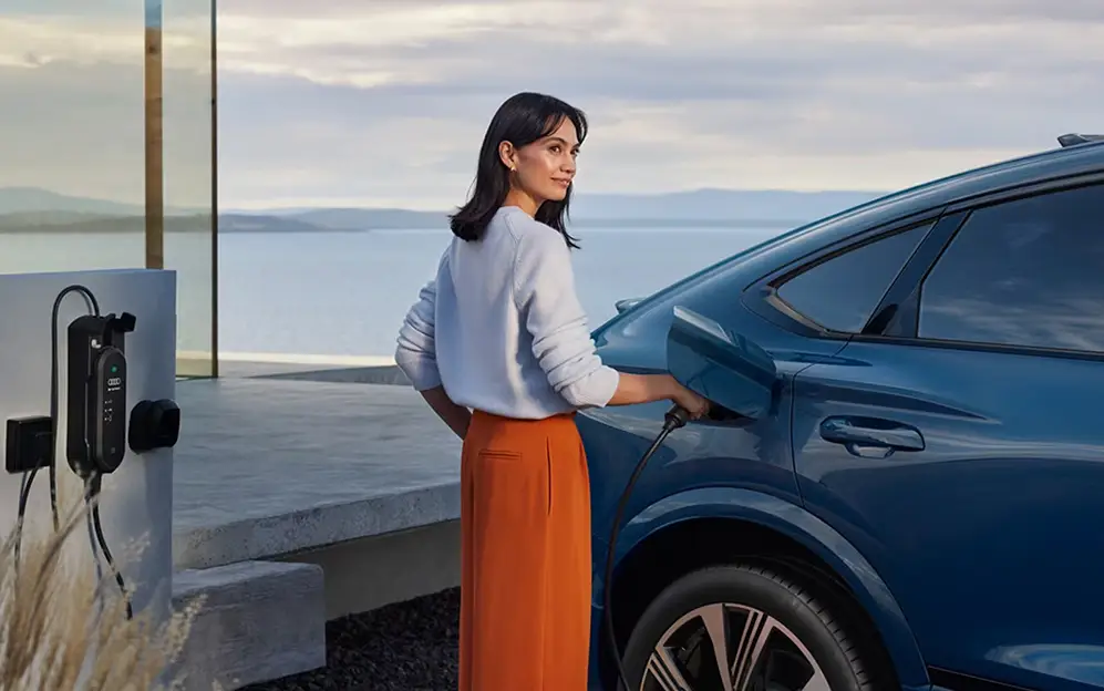 Audi SQ6 Sportback e-tron sendo carregado eletricamente