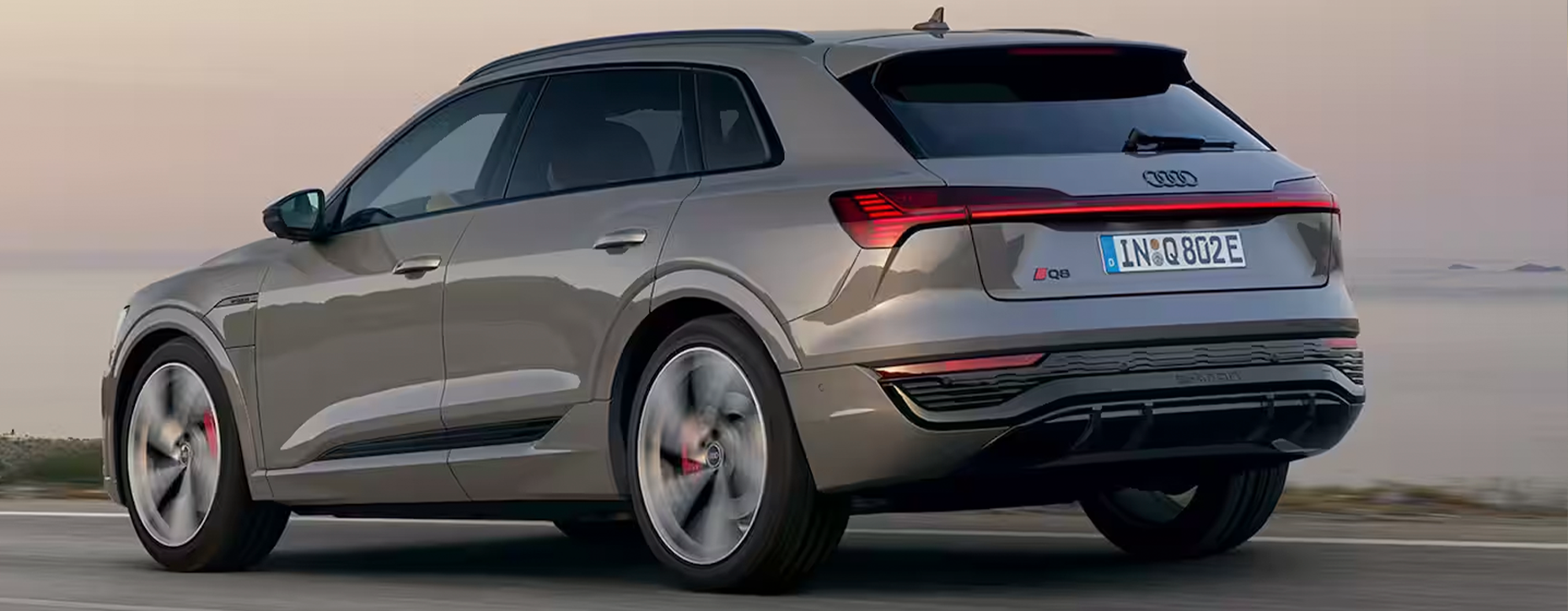 Vista traseira do Audi Q8 e-tron