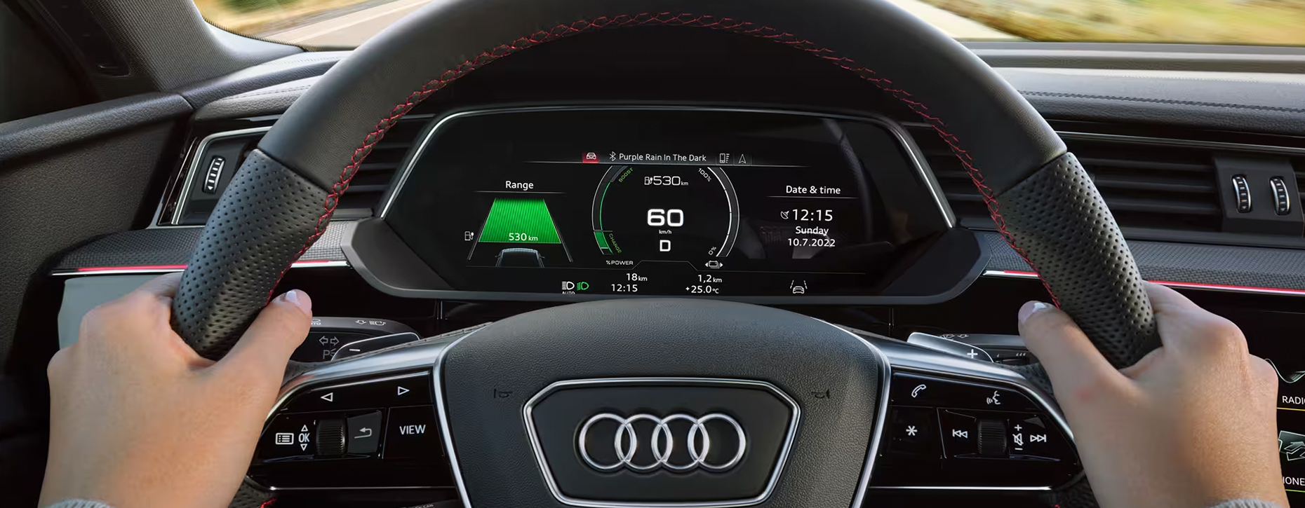 Volante e painel do Audi Q8 e-tron